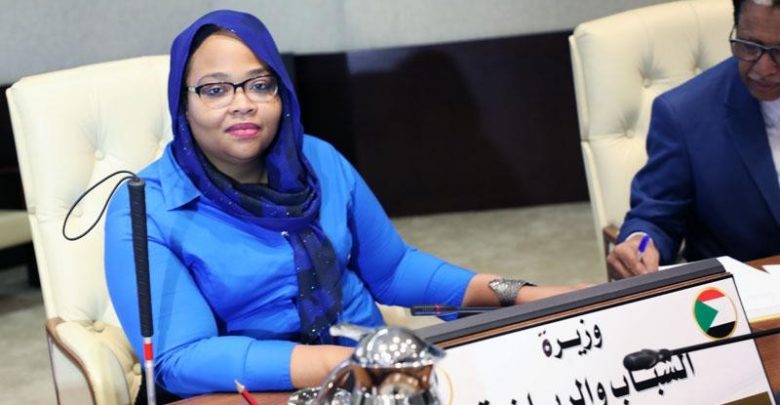 البوشي توجه بتسليم خطابات انهاء خدمة لـ(51) موظفا بالوزارة 1 ولاء 780x405 1