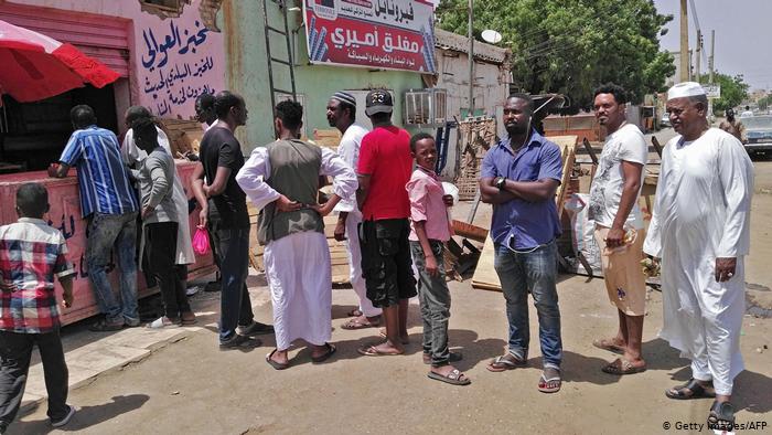 مواطنون لـ( سودان لايف) يطالبون الحكومة الجديدة بضبط الأسواق 1 49118064 401