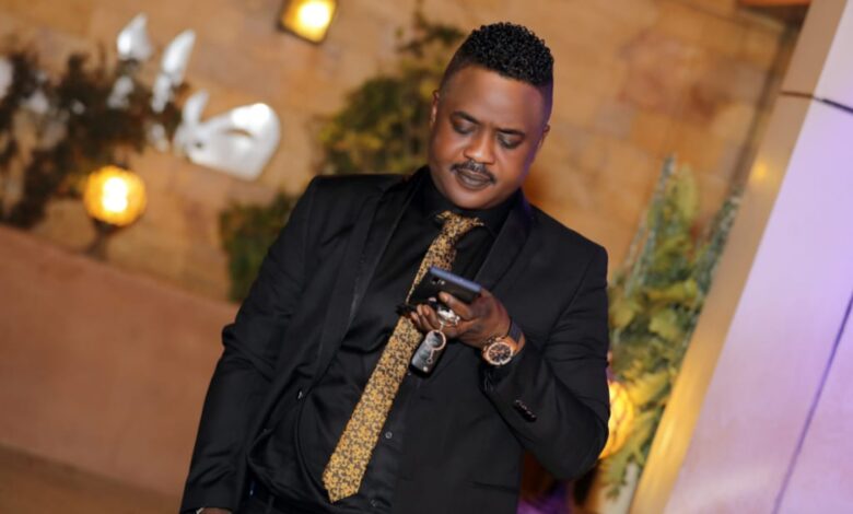 عزيز كوشي لـ(سودان ﻻيف نيوز) : "الجبلية" ﻻ أحسبها فنانة .. وﻻ أملك المال “لأبعزقه" 1 ٢٠٢١٠٢٠٩ ٢٢٤٤٥٦