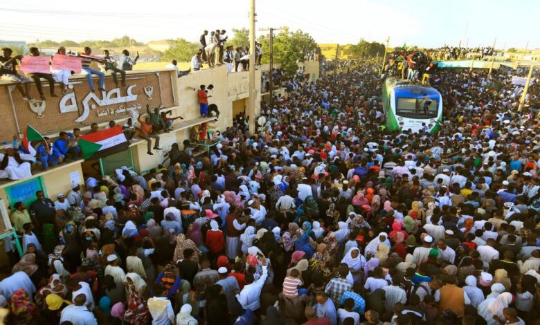 السودان بين مخاطر التعويم وإملاءات الصندوق 1 ED7E3898 FBAB 4736 B574 1195E2EEBC1B