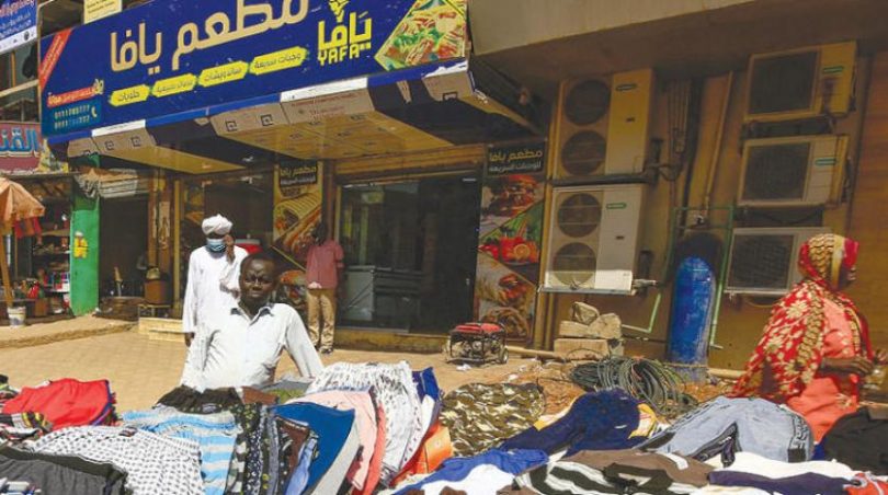 سوق ملابس شارع 810x452 1