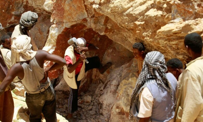 تهديدات باغلاق مناجم للذهب في جنوب دارفور 1 miner