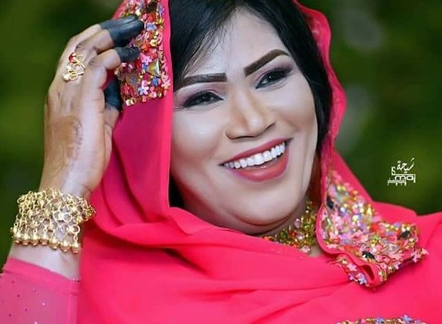 "انصاف مدني" ﺍﻟﻮﺳﻂ ﺍﻟﻔﻨﻲ ﻣﻠﻲﺀ ﺑﺎﻟﻤﻨﺎﻓﻘﻴﻦ ﺍﺻﺤﺎﺏ ﺍﻟﻤﺼﺎﻟﺢ 1 انصاف مدني تغني للرئيس البشير وتدعو لانتخابه