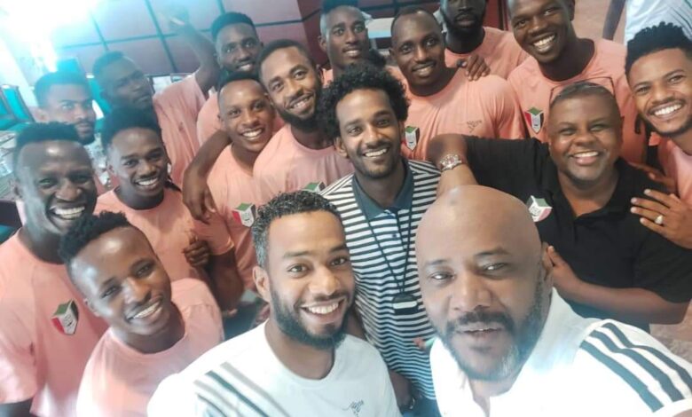 بالصور | الملك جمال فرفور يزور معسكر المنتخب الوطني 1 FB IMG 1631022691046