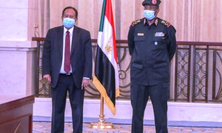 حصاد عام 2022م السياسي استقالة حمدوك وجولات البرهان وعودة الميرغني والإطاري الأبرز 1 البرهان وحمدوك
