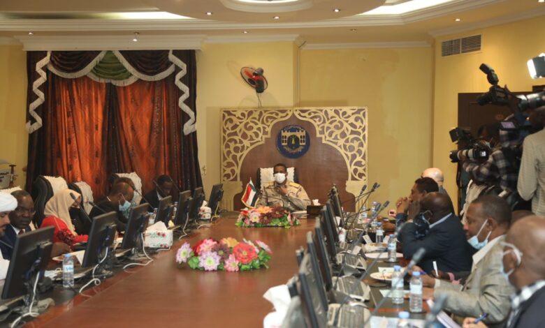 دقلو يلزم الجمارك بالعمل 24 ساعة بالموانئ 1 IMG 20220316 WA0056