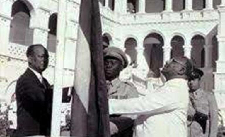 الشباب.. كيف يرون مستقبل السودان؟ 1 استقلال السودان رفع العلم 768x470 1