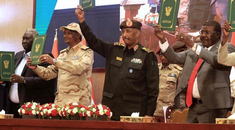 جريدة بريطانية : هل تراجع قائد الجيش السوداني عن الاتفاق السياسي؟ 1 الاتفاق الاطاري 2 810x432 1