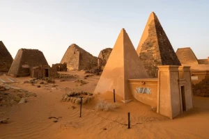 What are the characteristics of the Al Bajrawiya pyramids