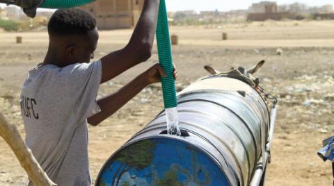 رحلة البحث عن جرعة ماء في الخرطوم قد تكون قاتلة 1 news 270423 sudan.rihla