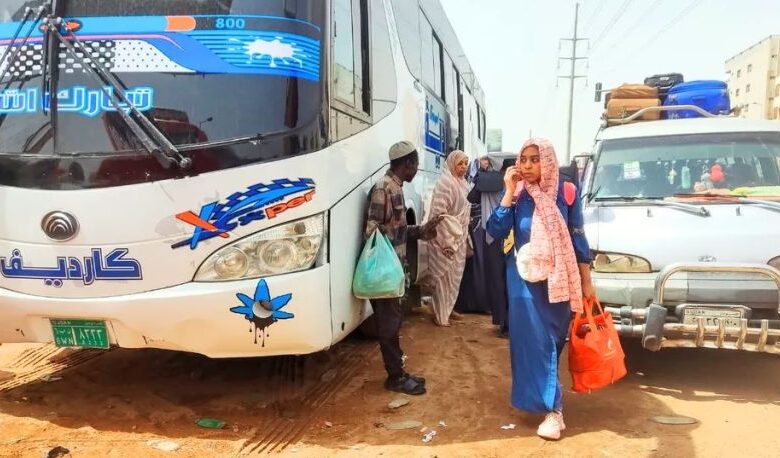 عالقون على المعابر الحدودية