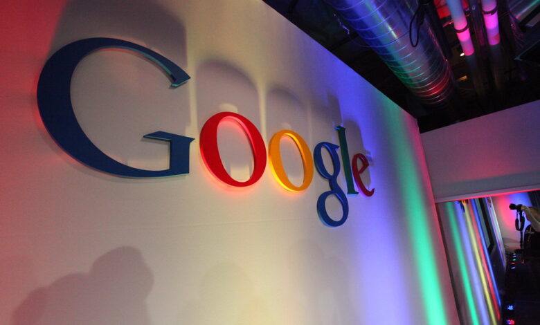 Google lays off "hundreds" more workers, strips Google Right hand highlights
