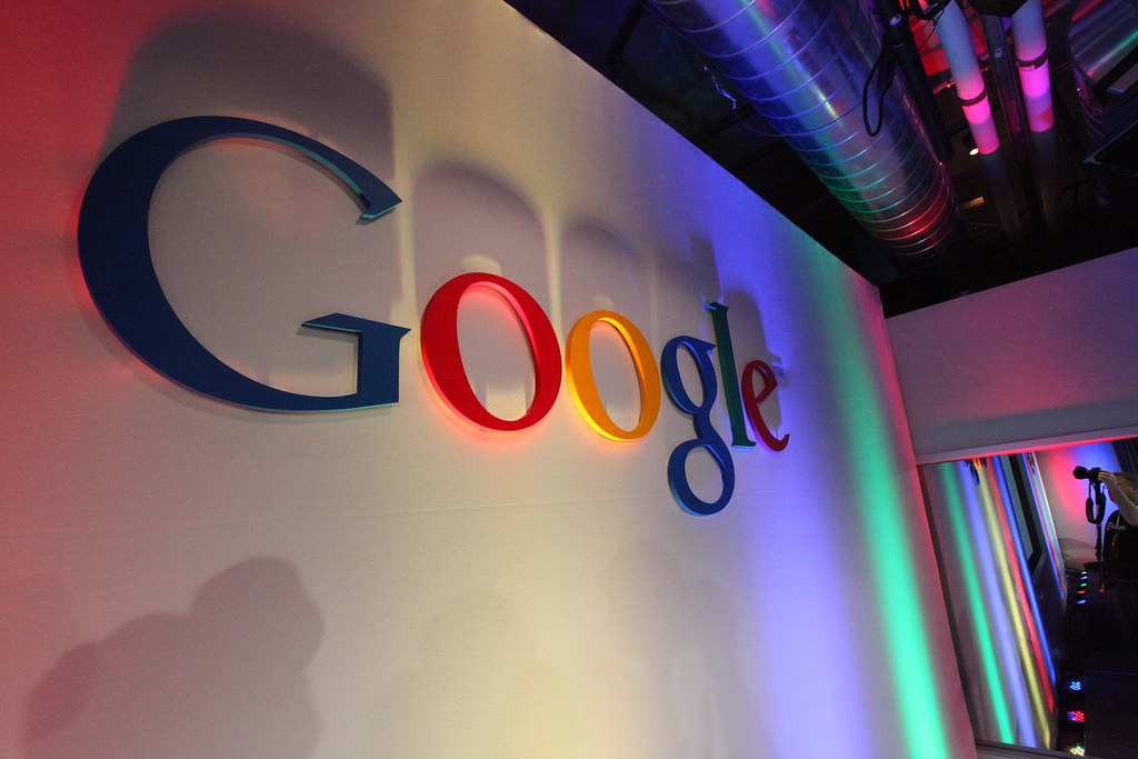Google lays off "hundreds" more workers, strips Google Right hand highlights