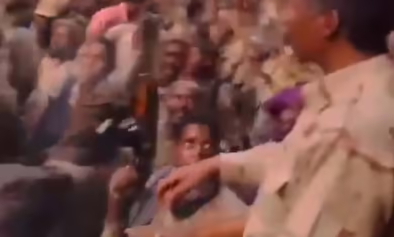 شاهد | ظهور جديد لقائد الدعم السريع "حميدتي" في وسط الخرطوم 1 IMG 9494