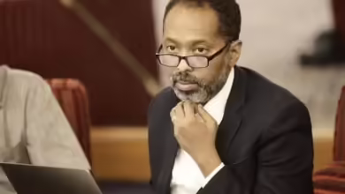 خالد عمر يحذر