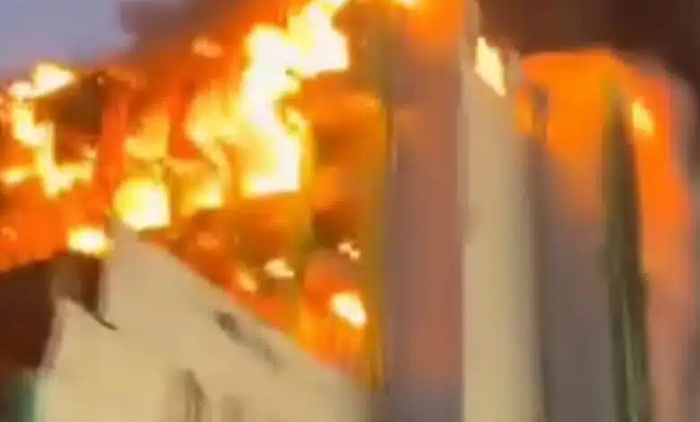 حريق هائل يلتهم أكبر بنك في الخرطوم 1 IMG 3175