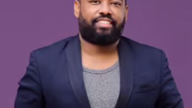 الفنان السوداني عادل حسن يشعل حفل زواج بالقاهرة بأغنية: (يا حمدوك دفعولك