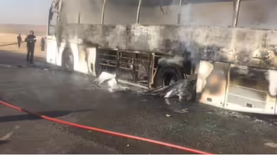 حريق ضخم في باص يقل 46 سودانيًا في مصر