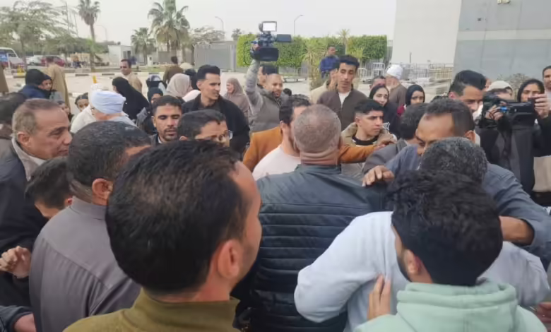 القاهرة تعلن استعادة مواطنين ..مصريون محرَّرون من السودان… كيف وصلوا إلى هناك؟ صور 1 القاهرة
