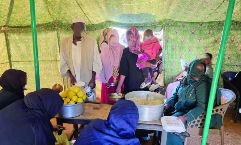 يصومون ويفطرون على وجبة واحدة لقلة الطعام..السودان.. معاناة متفاقمة للنازحين في رمضان 1 معاناة متفاقمة للنازحين في رمضان