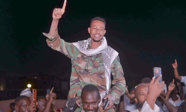 قائد "البراء" يحث الشرطة السودانية على تعزيز الأمن في الخرطوم.. وهارون يشيد بـ"اللحظة الفاصلة" 1 قائد "البراء" يحث الشرطة السودانية على تعزيز الأمن في الخرطوم