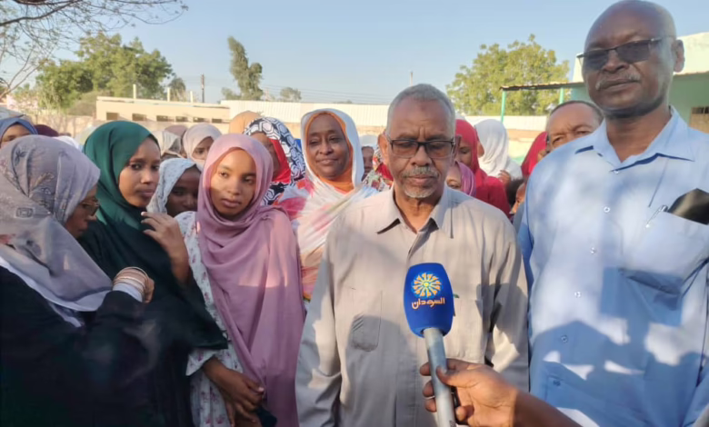 وزير التربية بولاية النيل الأبيض يهنئ مدرسة الجديدة بنات لتفوقها في الشهادة السودانية وحصول الطالبة فاطمة نور الدائم على 96% ضمن الأوائل 1 وزير التربية بولاية النيل الأبيض يهنئ مدرسة الجديدة بنات لتفوقها في الشهادة السودانية