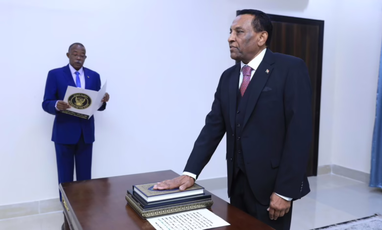 "ساعات" تفصل السودان عن "حل الحكومة".. و"كامل إدريس" يُواجه تحدي "كفاءات لا محاصصة" بعد العيد! 1 د.كامل إدريس