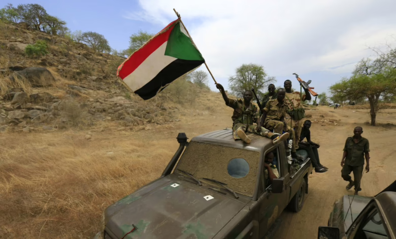 الجيش السوداني ينسحب من المثلث الحدودي ويتهم حفتر رسميًا بالتورط مع الدعم السريع! 1 الجيش السوداني ينسحب من المثلث الحدودي ويتهم حفتر رسميًا بالتورط مع الدعم السريع!