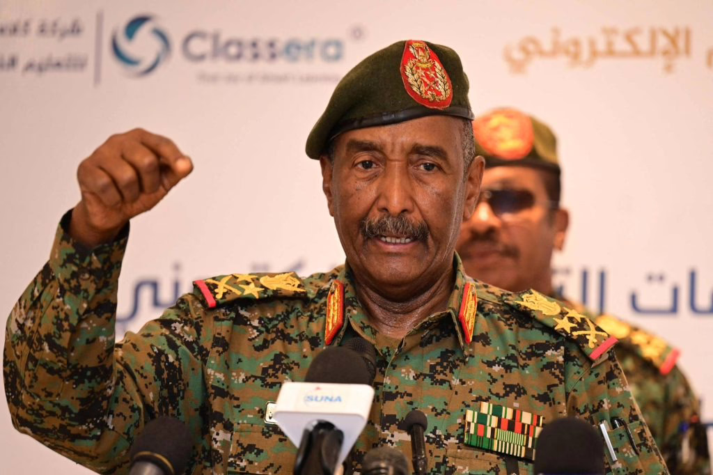البرهان يتوعد بـ "دحر التمرد" ويشدد على الوحدة الوطنية... وتعيينات جديدة في مجلس السيادة تثير التساؤلات