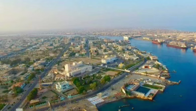 من يلعب بالبيضة والحجر في بورتسودان؟