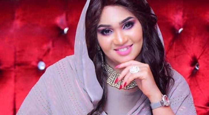 اعتداء على الفنانة عشة الجبل في بيروت بعد منع فرقتها من دخول لبنان 1 عشة الجبل