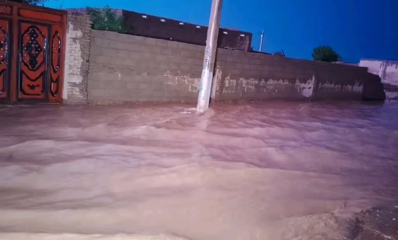 الأمطار تتحول إلى كارثة.. كيف خطفت السيول أرواح الأبرياء؟! 1 الأمطار تتحول إلى كارثة.. كيف خطفت السيول أرواح الأبرياء؟!