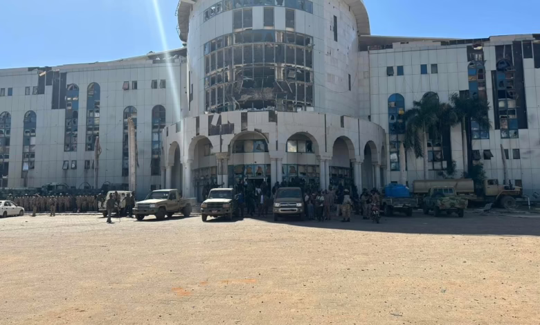 هل آن أوان إخراج الجيش من قلب الخرطوم؟ صراع جديد يفرض نفسه 1 هل آن أوان إخراج الجيش من قلب الخرطوم
