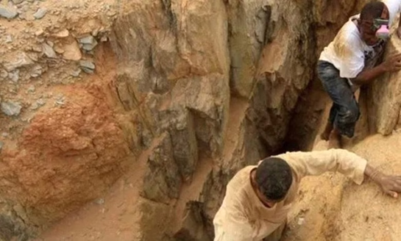 انهيار منجم ذهب في السودان يتسبب بمصرع 4 معدّنين وإصابة 8 آخرين 1 انهيار منجم ذهب في السودان يتسبب بمصرع 4 معدّنين وإصابة 8 آخرين