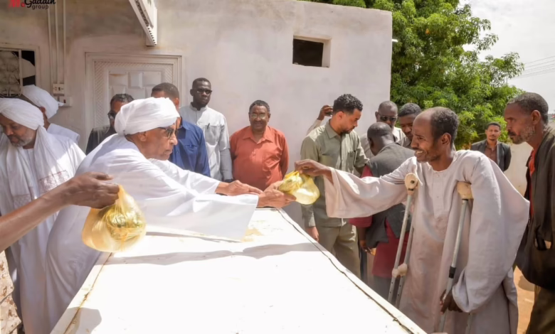 صور توزيع مساعدات غذائية محدودة تثير استياءً واسعاً في السودان 1 صور توزيع مساعدات غذائية محدودة تثير استياءً واسعاً في السودان