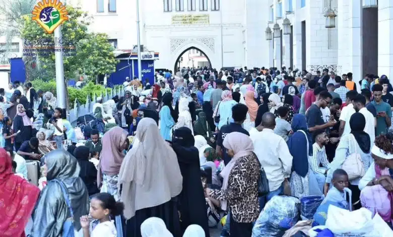 القطار 12 يعيد أكثر من ألف سوداني من القاهرة 1 القطار 12 يعيد أكثر من ألف سوداني من القاهرة