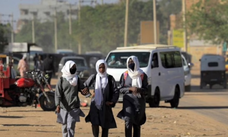 “لجنة المعلمين” تحذر: فوضى تربوية تضرب الصف الثاني الثانوي في السودان! 1 لجنة المعلمين
