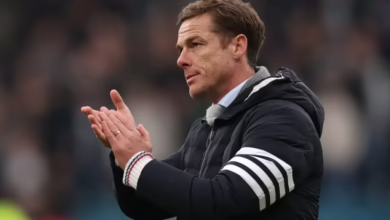 سكوت باركر يشيد بتحسن أداء بيرنلي رغم الخسارة أمام تشيلسي