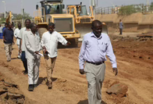 والي الخرطوم يوجه بالإسراع في إكمال تأهيل الطرق حسب الأولويات