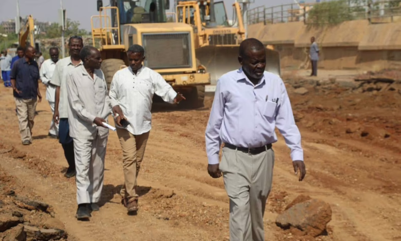 والي الخرطوم يوجه بالإسراع في إكمال تأهيل الطرق حسب الأولويات
