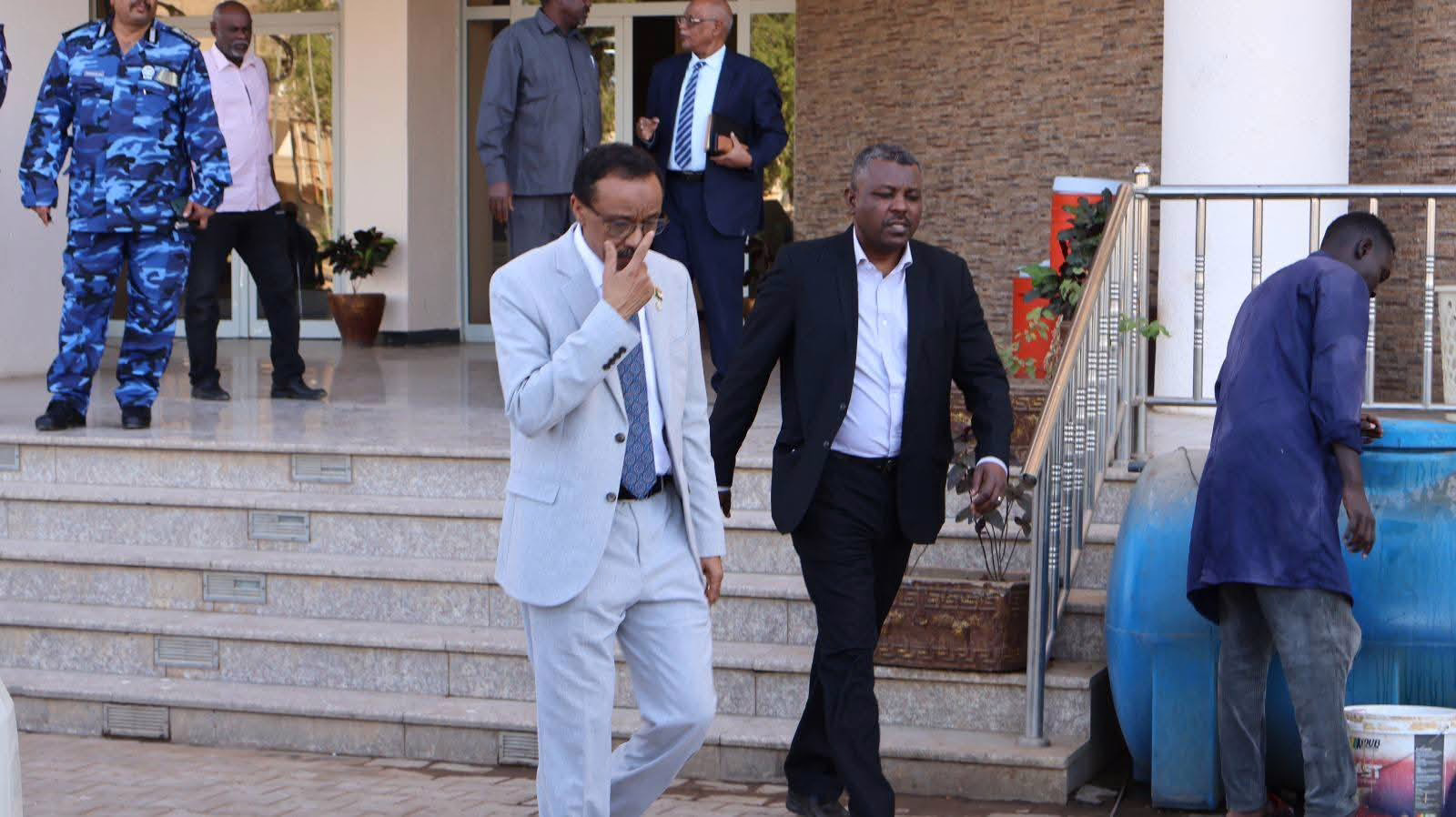 وزير التعليم العالي يتفقد مقر الوزارة الجديد جنوب الخرطوم