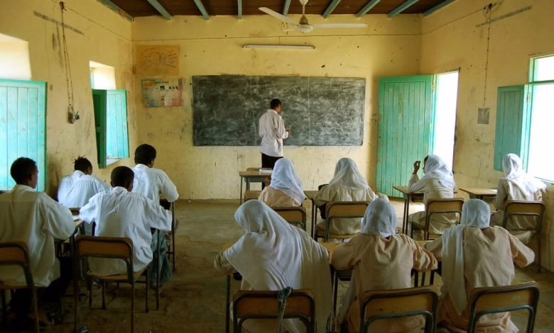 لجنة المعلمين تنتقد تصريحات رئيس الوزراء كامل إدريس