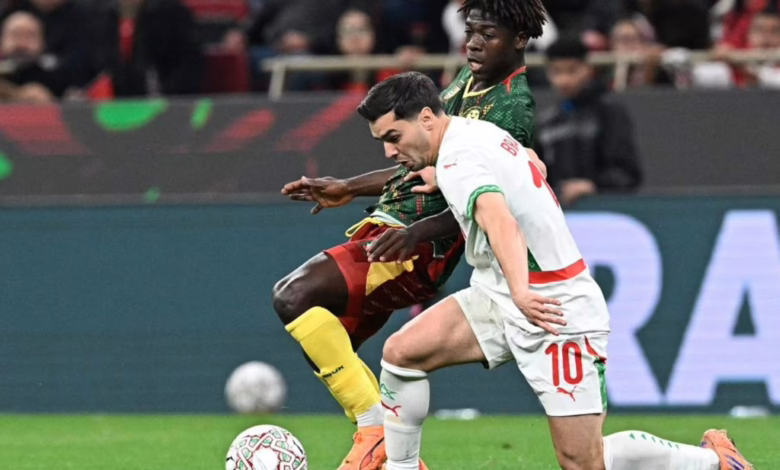 المغرب يحسم القمة أمام الكاميرون ويتأهل لمواجهة الجزائر أو نيجيريا
