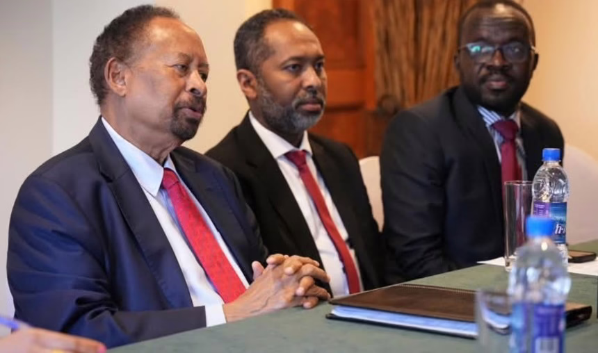 عبدالله حمدوك خلال اجتماع مع المركز الفرنسي للعلاقات الدولية في باريس