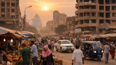 مشهد من أحد أحياء الخرطوم مع عودة السكان وسط آثار الحرب وتحديات المعيشة