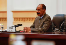 الرئيس الإريتري أسياس أفورقي خلال مقابلة حول تطورات الحرب في السودان