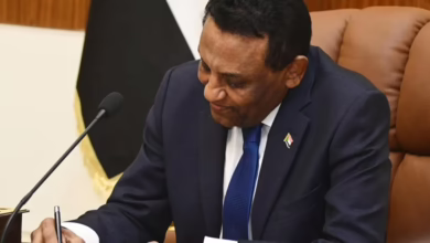 رئيس الوزراء د. كامل إدريس بعد خروجه من المستشفى