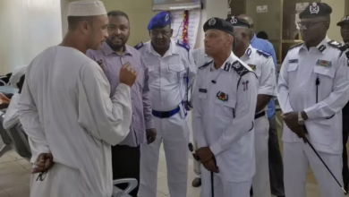 مدير الإدارة العامة للمرور يتفقد الأوضاع المرورية ويطمئن المواطنين في الخرطوم