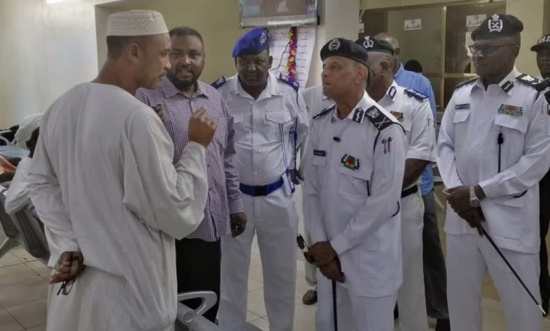 مدير الإدارة العامة للمرور يتفقد الأوضاع المرورية ويطمئن المواطنين في الخرطوم