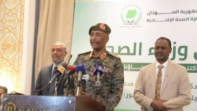 البرهان يعتذر للأطباء في السودان